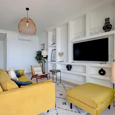아파트 Cadiz - Gerenoveerd Met Groot Balkon & Zeezicht 에스테포나